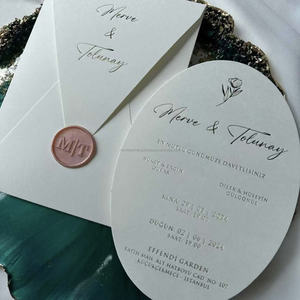 Carte d'invitation de mariage ovale élégante, dorée à chaud, avec monogramme, luxe, impression personnalisée, papier épais - Product Image 2
