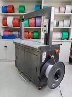 Machine d'emballage à sangles PP entièrement automatique électrique de haute qualité 12 mm avec moteur PLC pour l'emballage de produits alimentaires, de boissons, de textiles, de boîtes et de cartons
