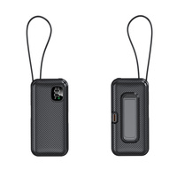 Batterie externe mini 5000 mAh 22,5 W à charge rapide avec câble USB-C 8 broches intégré, support dissimulé, affichage numérique, charge 3 appareils, 4 couleurs