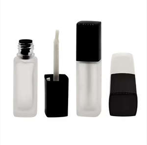 Tubos de Lápiz Labial Vacíos para Envasado de Cosméticos - Envases Coloridos Personalizados al por Mayor - Product Image 1