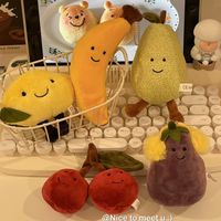 En gros Créatif Mignon Dessin Animé Pendentif Légumes Drôle Expression Oignon Ail Fruit Plante En Peluche Porte-clés pour Griffe Machine Poupée