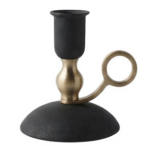 Porte-bougie vintage en métal noir et or avec anneau de maintien, base ronde, décoration d'intérieur - Product Image 1