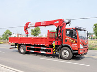 Camion de chantier léger FAW 4x2 avec grue de levage hydraulique de 8 tonnes, grue mobile de construction, grue télescopique