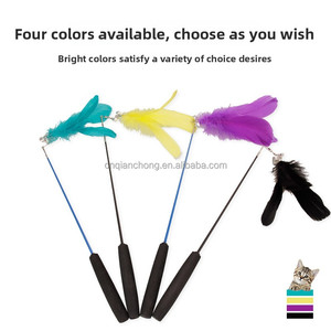 Intrekbare verenkatteaser van kleurrijk plastic met belletje, duurzaam interactief speelgoed voor katten - Product Image 6