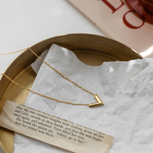 Collar de Cadena Clavícula de Acero Inoxidable Chapado en Oro de 18k, Joyería de Moda Retro, Collar con Colgante en Forma de V de Alto Pulido para Mujer - Product Image 6