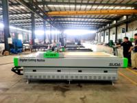 La machine de découpe numérique à grande vitesse SUDA SD RVV est équipée d'un système de contrôle leyu et d'un servomoteur leadshine.