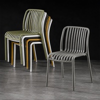 Chaise de salle à manger empilable en plastique pour restaurant, café, hôtel, cuisine, événement, intérieur et extérieur