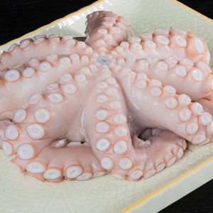 Venta al por menor en bolsas IQF Sushi Frozen Raw Octopus Delicious Indonesian Origin Live Octopus en venta Madako Frozen Octopus - Product Image 3