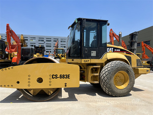 Compacteur vibrant d'occasion CS-683E pour travaux routiers et de fondation - Product Image 3