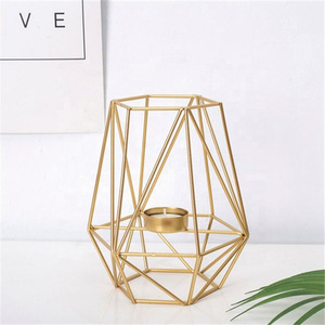 Petit <span class=keywords><strong>bougeoir</strong></span> en métal le plus vendu Design élégant Éclairage décoratif unique en fer doré fait à la main pour la maison et l'hôtel - Product Image 1