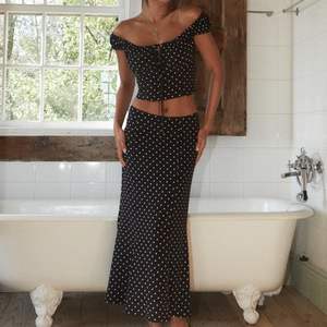 Conjunto de Dos Piezas Personalizado para Mujer 2026, Top con Hombros Descubiertos y Falda Midi, Estampado de Puntos, Corte Regular - Product Image 5