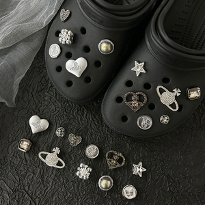 Vente en gros en stock de décorations de sabots en strass bling de <span class=keywords><strong>luxe</strong></span> personnalisées décorations de chaussures à boucle en métal et diamant décorations de chaussures breloques de chaussures - Product Image 1