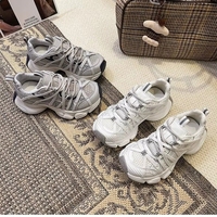 Nouvelles Chaussures de Marche et de Course pour Femmes 2026 - Vente en Gros Usine - Baskets Respirantes à Plateforme Épaisse en Maille Gris Clair et Bleu Marine