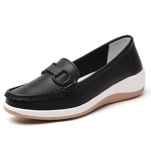 Nouvelles chaussures blanches à enfiler pour femmes, grande taille, exclusivement disponibles, avec talons compensés et semelles épaisses, chaussures polyvalentes pour les mamans - Product Image 5