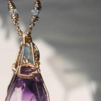 Collier pendentif en améthyste naturelle uruguayenne au design enroulé pour femme, tendance mode DIY