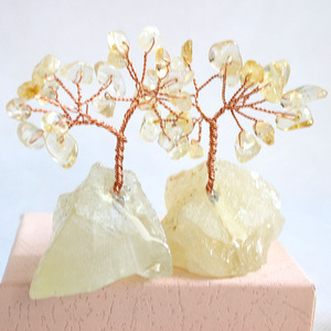 ต้นไม้คริสตัลประดับตกแต่ง ทำด้วยมือจากลวดเหล็ก ประดับด้วยหินสีเขียว ฐานหินดิบ ของตกแต่งโต๊ะทำงาน ของขวัญสำหรับบ้านและออฟฟิศ - Product Image 3