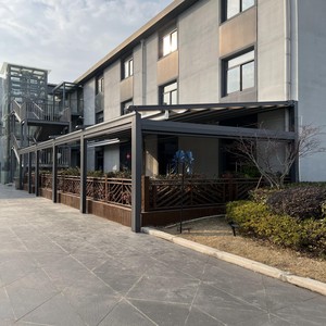 ที่กำบังหลังคาโรงจอดรถอลูมิเนียมพีวีซีสีขาวแบบป๊อปอัพที่กำบังโลหะสำหรับที่จอดรถกลางแจ้งงานตามสั่ง - Product Image 4