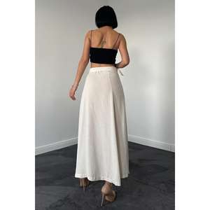 Falda de Cuero Beige al por Mayor con Cinturón, Diseño Casual Cruzado con Pliegues, Decoración Estampada, Cintura Natural para la Temporada Primavera/Verano - Product Image 1