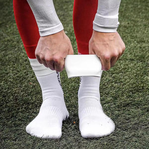 Nuevas Cintas Antideslizantes de Silicona para Fútbol, Protectores de Espinilleras para Adultos, Jóvenes y Niños, 3 Tamaños - Product Image 1
