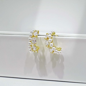 wholesale plata 925 sterling <b>silver</b> 18K Gold Plated <b>Huggie</b> Earring Romantic teacher handmade wedding Freshwater Pearl earrings - Product Image 1