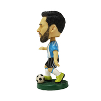 Statue d'artisanat en résine d'étoile de football personnalisée en gros Figurines de souvenirs d'athlètes pour la décoration de bureau à la maison promotionnelle