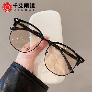 Lunettes de soleil carrées surdimensionnées Qianai, verres noirs, protection UV400, style unisexe, idéales pour les voyages - Product Image 1