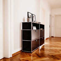 Buffet de rangement métallique modulaire moderne, assemblé sur mesure, pour appartement et projet