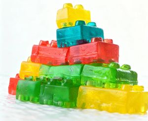 Caramelos de Goma Dura con Sabor a Frutas en Forma de Bloques 3D con Relleno en Bolsa, Caramelos de Gelatina Halal - Product Image 4