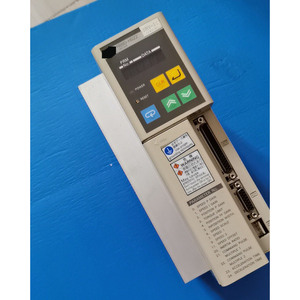 Servoaccionamiento AC R88D-HS22 para Automatización Industrial, Construcción de Aluminio y Plástico, Usado en Buen Estado - Product Image 6