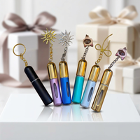 Pulvérisateur de parfum de voyage rechargeable en aluminium de luxe, avec pendentif personnalisable en plastique, design sur mesure pour les soins de la peau
