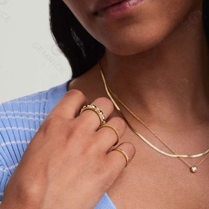 แหวนเงินแท้ 925 ชุบทองคำขาวประดับเพชร CZ ทรงพีระเมด ดีไซน์หรูหรา - Product Image 3