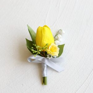 Venta al por mayor simulación artificial novia novio boda graduación tulipán ramillete broche hombro flor ramillete muñeca flor - Product Image 1