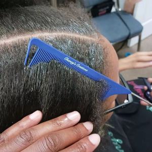 Peigne à queue de rat antistatique en promotion, peigne de coiffure pour salon, peigne à tresser en carbone avec logo personnalisé - Product Image 6