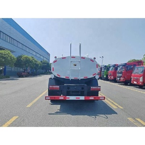 Camión <span class=keywords><strong>Cisterna</strong></span> de <span class=keywords><strong>Agua</strong></span> <span class=keywords><strong>Potable</strong></span> de Acero Inoxidable Dongfeng de 5000 Litros, Precio de Camión <span class=keywords><strong>Cisterna</strong></span> de Leche <span class=keywords><strong>Potable</strong></span> 4X2 - Product Image 5