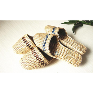 รองเท้าแตะผักตบชวาทำมือสำหรับในร่มรองเท้าฟางรองเท้าแตะผักตบชวาใส่ในบ้านเป็นมิตรกับสิ่งแวดล้อม - Product Image 1