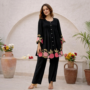 Conjunto de Pantalón y Top de Algodón Negro Bordado para Mujer, Corte Regular, Largo Midi, Estilo Étnico para Fiestas, Estilo India Pakistán - Product Image 1
