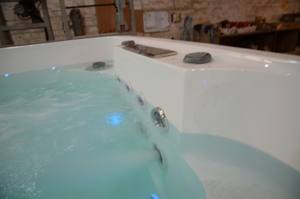 Spa portable d'extérieur pour 6 personnes avec système <span class=keywords><strong>Balboa</strong></span>, <span class=keywords><strong>pompe</strong></span> à remous, filtre à sable et cascade - Spa en fibre de verre et acrylique - Product Image 6