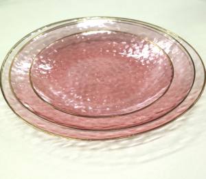 Piatti da pranzo in plastica monouso trasparente con bordo in oro Design organico martellato per matrimoni e feste - Product Image 5