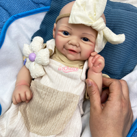 Poupée Bébé Reborn en Silicone de 17 Pouces Personnalisée de Marque en Gros, Design à Yeux Ouverts, Jouet de Collection Commémorative et d'Exposition