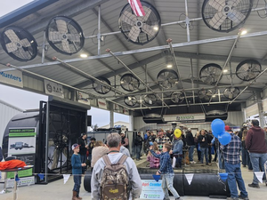 Ventilador de Succión para Aves de Corral Bonawind de 38 Pulgadas, Ventiladores de Ventilación para Granjas Avícolas con Energía Solar, Ventilador de Pared - Product Image 3