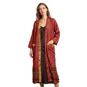 Bata Larga Roja Estampada para Mujer con Ribete Dorado, Elegante Kimono Largo de Tela Suave Tejida para Otoño - Product Image 1