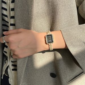Elegante Reloj de Cuarzo para Mujer con Brazalete de Perlas, Esfera Cuadrada con Detalles de Diamantes de Imitación, Ideal para Regalo y Fiesta - Product Image 5