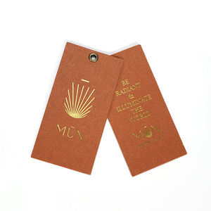 Etiquetas colgantes de papel personalizadas de lujo para zapatos y prendas Logotipo diseñado e impreso Etiqueta oscilante en relieve con cuerda - Product Image 1