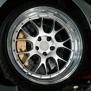 Cerchio in Lega Forgiato Argento da 17-26 Pollici, Stile Racing Leggero con Bordo Rivettato, Alta Resistenza, Bestseller nel Mercato delle Prestazioni negli USA - Product Image 1