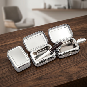 Cendrier carré portable en métal au design minimaliste pour usage domestique - Product Image 1
