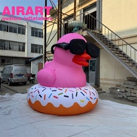 Canard gonflable rose, canard gonflable d'anneau de natation de lunettes noires pour la publicité