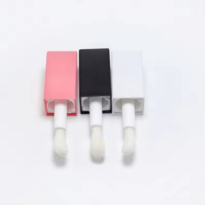 Tube carré de brillant à lèvres 5 ml avec logo personnalisé, en PETG transparent, vide, avec grand applicateur et bouchon à vis, emballage cosmétique - Product Image 3