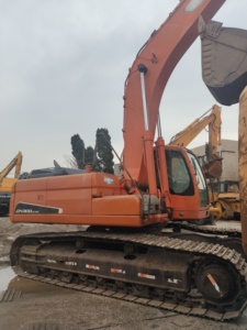 Horas DE TRABAJO bajas Excavadora de orugas usada Doosan DX300LC en gran rendimiento para la venta - Product Image 2