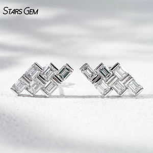 Boucles d'oreilles clous Starsgem en or massif 18 carats avec diamants de laboratoire 1,18 carat total DEF VS taille émeraude plaqué rhodium style tendance et élégant - Product Image 1