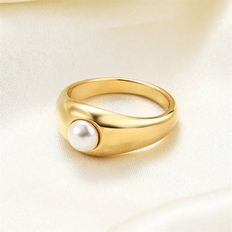 แหวนชุบทองไข่มุกสแตนเลสกันน้ำไม่เสื่อมเสียรูปทรงเรขาคณิตออกแบบได้ตามต้องการ